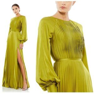 MAC DUGGAL Pleated Long Sleeve Satin A-Line Gown in Apple Green Size US 2 NWT